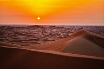 沙丘在日落

